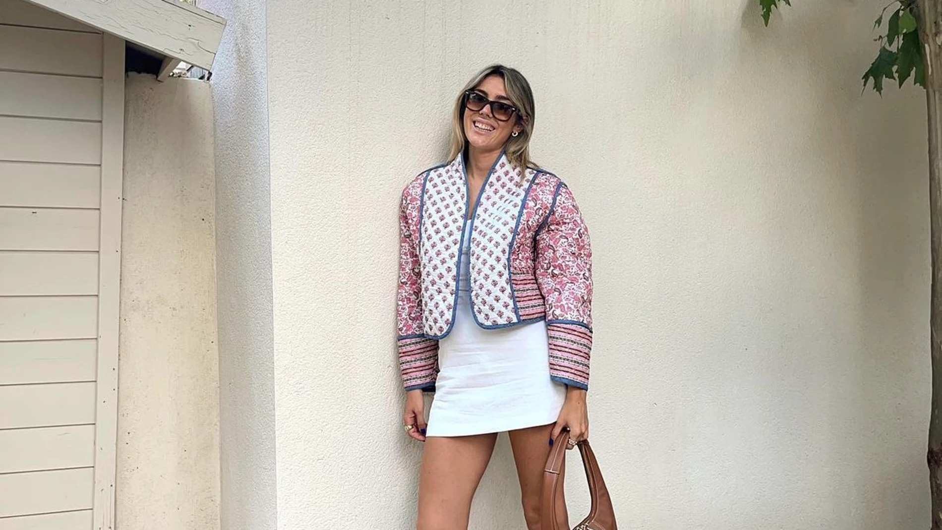 Anna Padilla despunta con unas espectaculares botas ‘cowboy’ en tejido denim de Bershka que prometen ser un must en los festivales de música