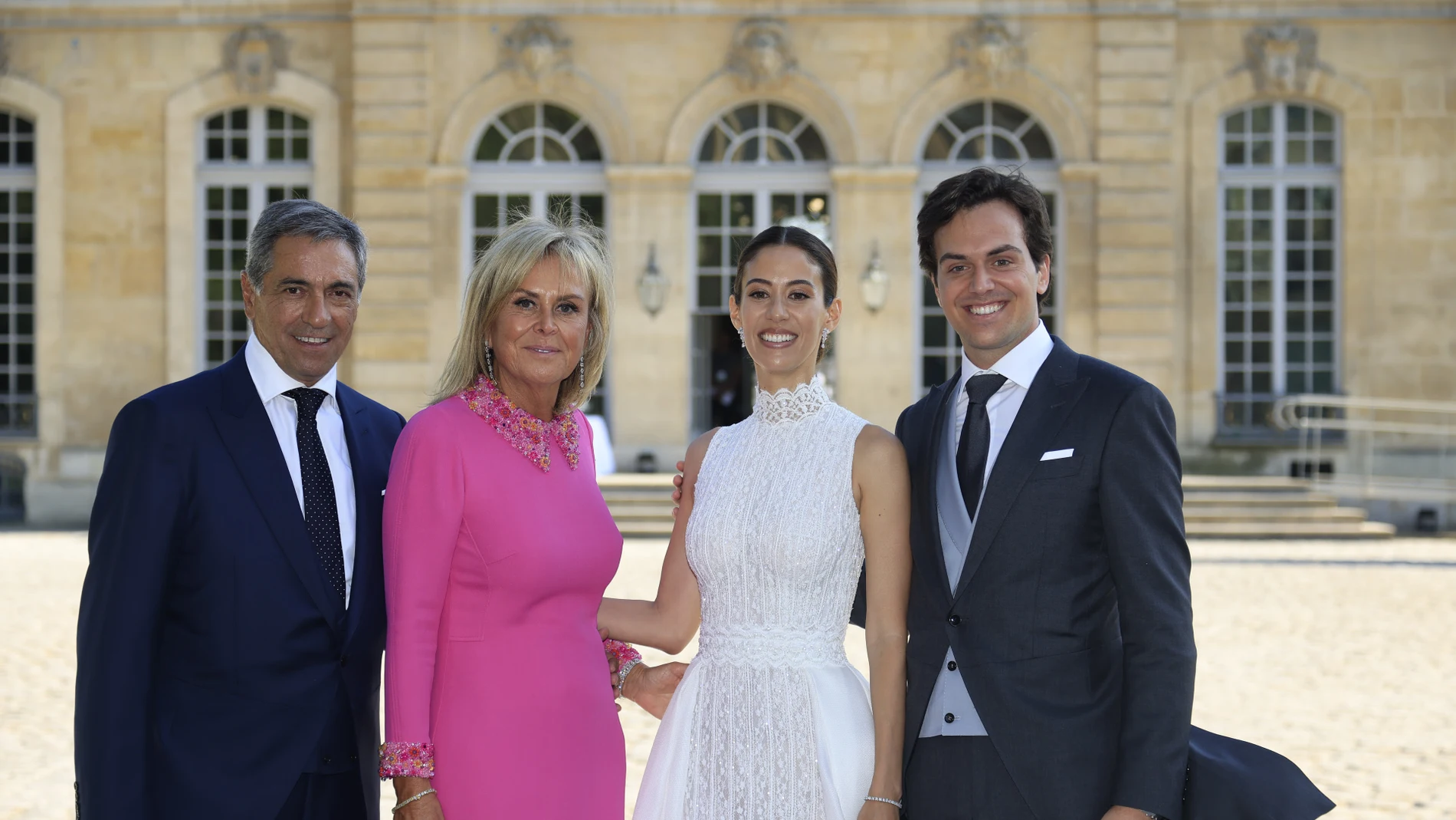 Rosa Clará junto a su hijo Daniel y su esposa