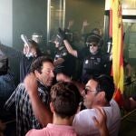 Momento de máxima tensión dde la manifestación de los ganaderos en Salamanca