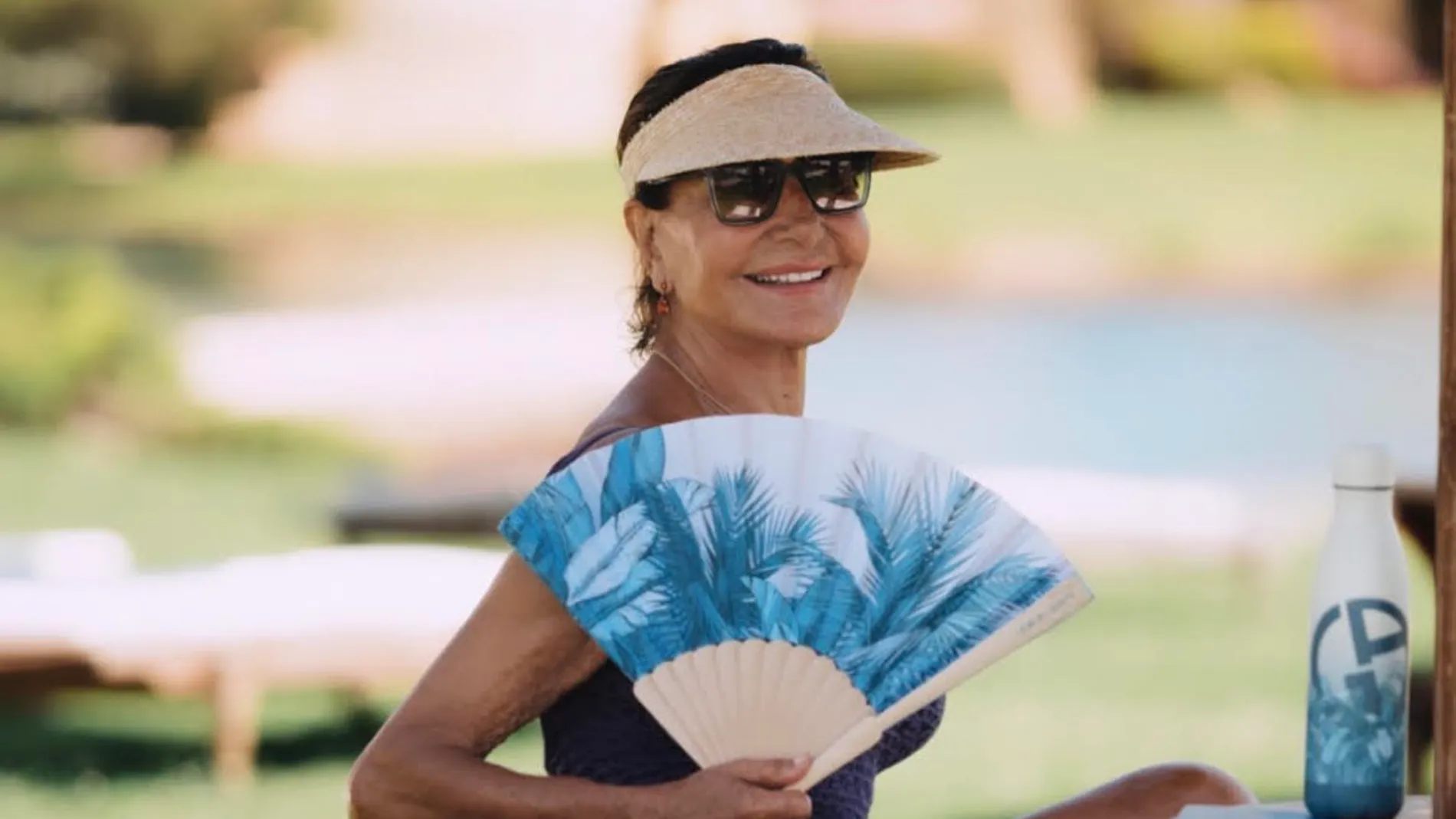 Naty Abascal posa en bañador.