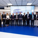 Foto de familia de los IX Premios Tu Economía