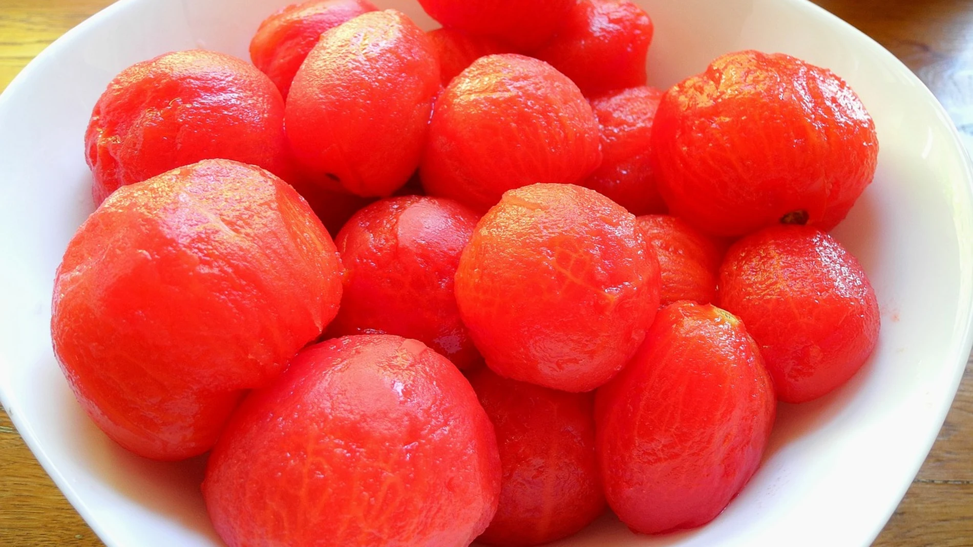 Si no lo hacemos con cabeza, pelar tomates puede volverse un trabajo muy ingrato
