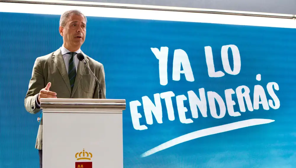 El consejero en funciones de Presidencia, Turismo, Cultura, Juventud, Deportes y Portavocía, Marcos Ortuño, interviene en la presentación de la nueva campaña turística de la Región de Murcia.