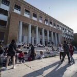 Un grupo de estudiantes durante la pasada Selectividad en Madrid