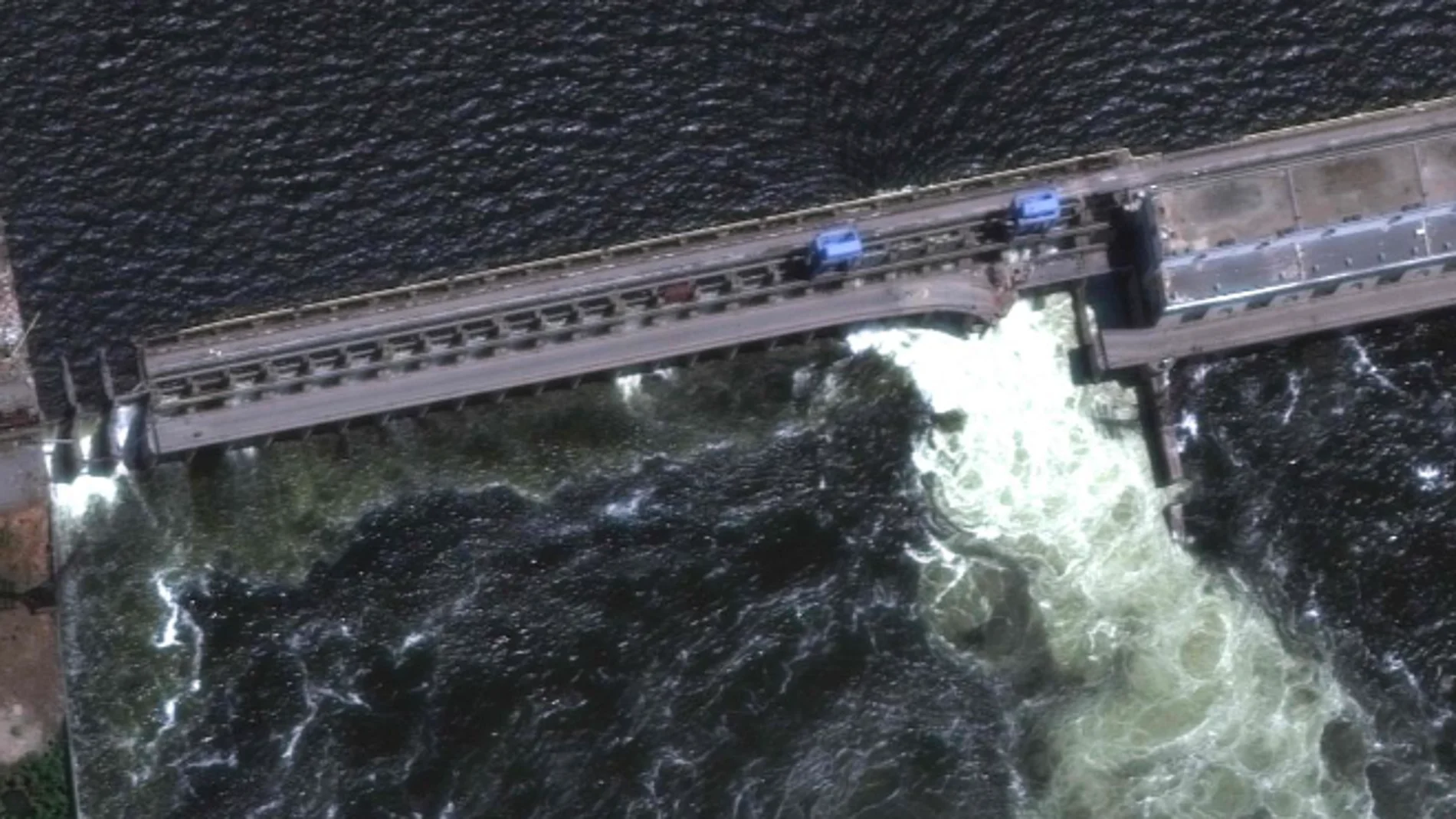 La presa de Kajovka tras su voladura