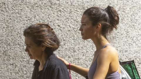 María Pedraza en el entierro de su padre