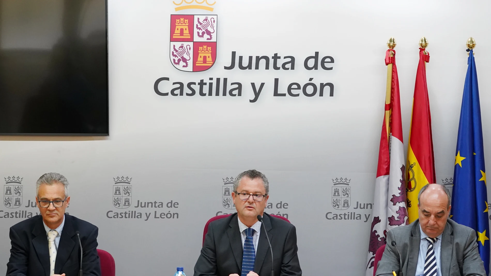 El consejero Gerardo Dueñas durante la rueda de prensa