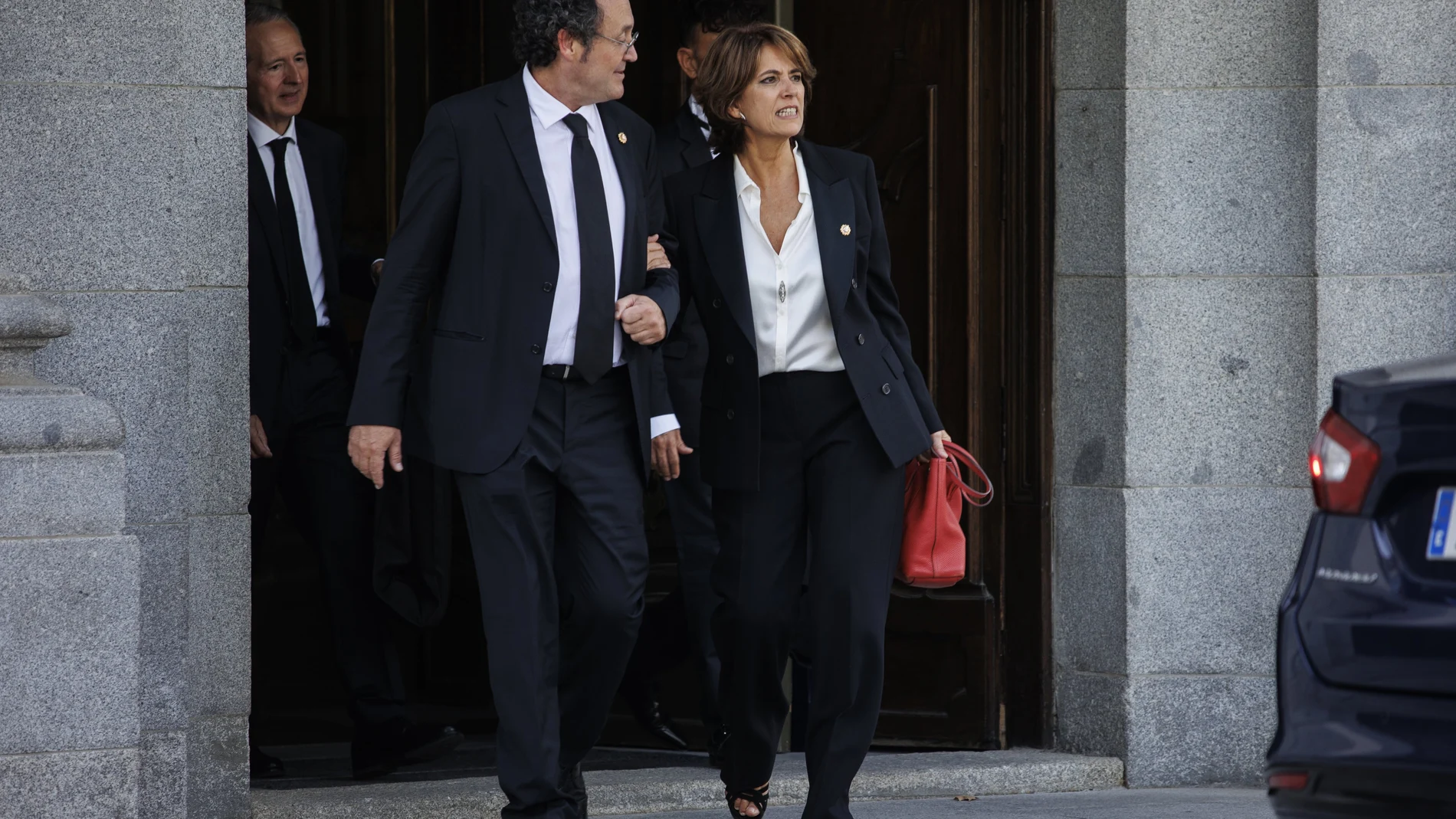 El fiscal General del Estado, Álvaro García Ortiz y la exfiscal general del Estado y nueva fiscal de Sala de la Fiscalía Togada del Tribunal Supremo, Dolores Delgado, a su salida del acto de juramento o promesa de Fiscales de Sala del Tribunal Supremo, en la sede del Tribunal Supremo, a 18 de octubre de 2022, en Madrid (España).