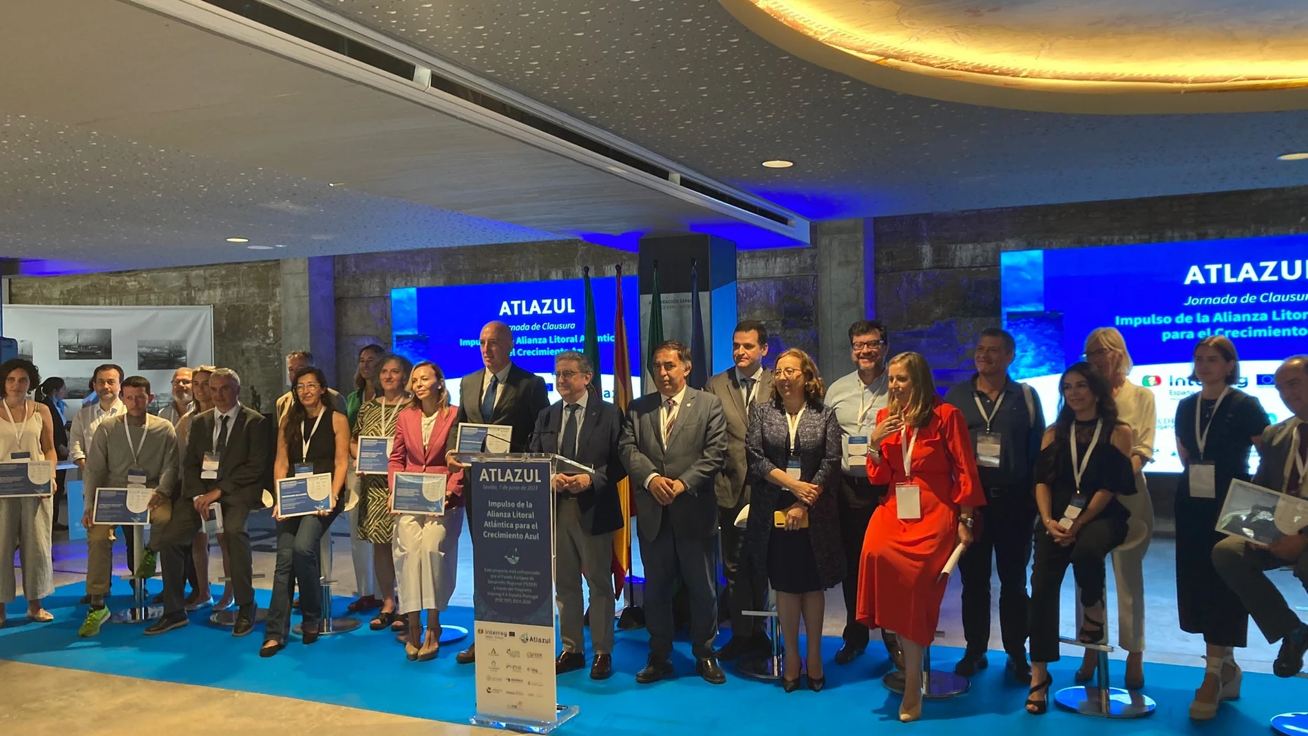 Foto de familia en la jornada de clausura del proyecto Atlazul