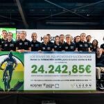 Indurain y el equipo Kosner Saltoki-Home entregan más de 24.000 euros a Juan Carlos Unzué para la lucha contra la ELA