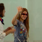 Shakira con look de aeropuerto al abandonar España.