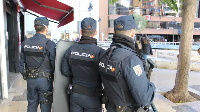 Un grupo de policías nacionales Un grupo de policías nacionales