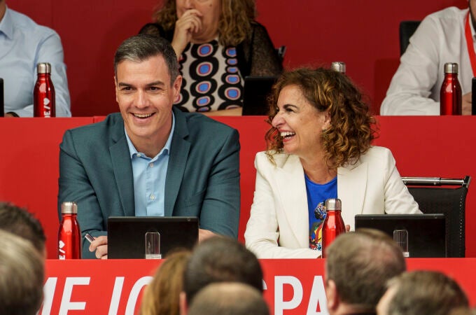 Pedro Sánchez y María Jesús Montero en la Ejecutiva del PSOE en Ferraz