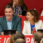 Pedro Sánchez y María Jesús Montero en la Ejecutiva del PSOE en Ferraz