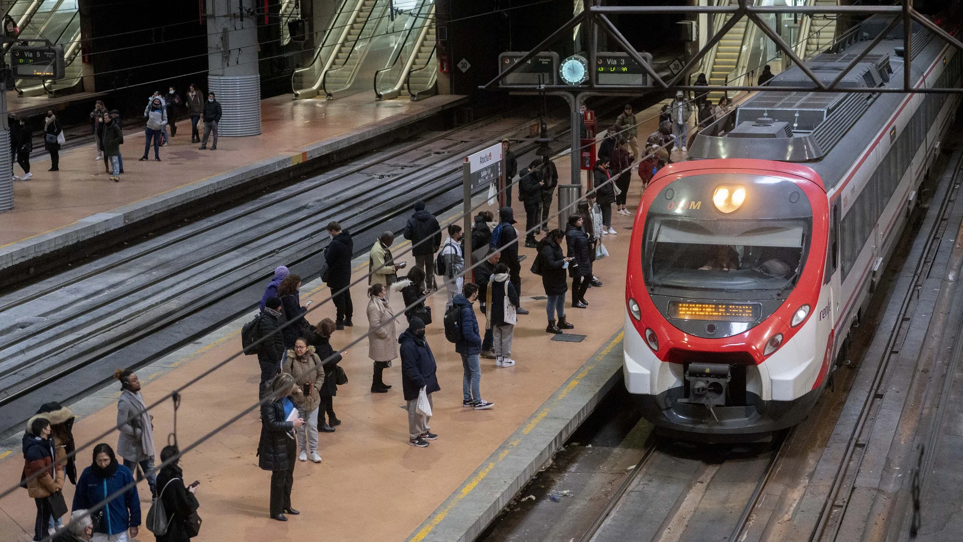 Una avería en Atocha provoca fuertes demoras y retenciones en trenes de Cercanías