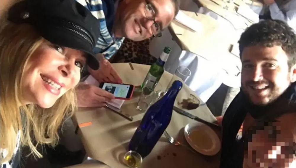 Alessandro Lequio, Ana Obregón y Aless en Nueva York