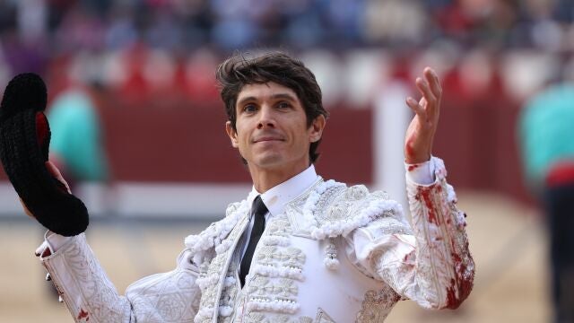 El diestro francés Sebastián Castella tras la faena a su segundo toro, de la ganadería Jandilla-Vegahermosa, en la novena jornada de la Feria de San Isidro, en La Monumental de Las Ventas de Madrid.