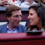 José Luis Martínez-Almeida y Teresa Urquijo este domingo a la Plaza de Las Ventas (Madrid) donde se celebra la corrida de toros In Memorian José Cubero "Yiyo". 