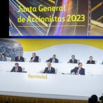 MADRID.-La matriz de Ferrovial dejará de ser española este jueves y comenzará a cotizar en Países Bajos el viernes