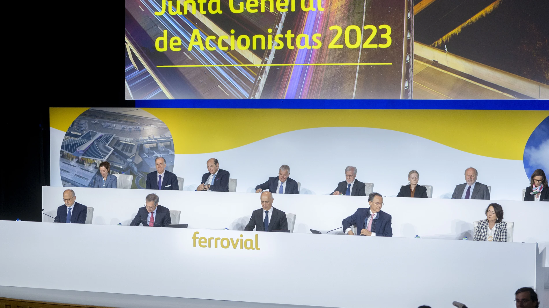 MADRID.-La matriz de Ferrovial dejará de ser española este jueves y comenzará a cotizar en Países Bajos el viernes