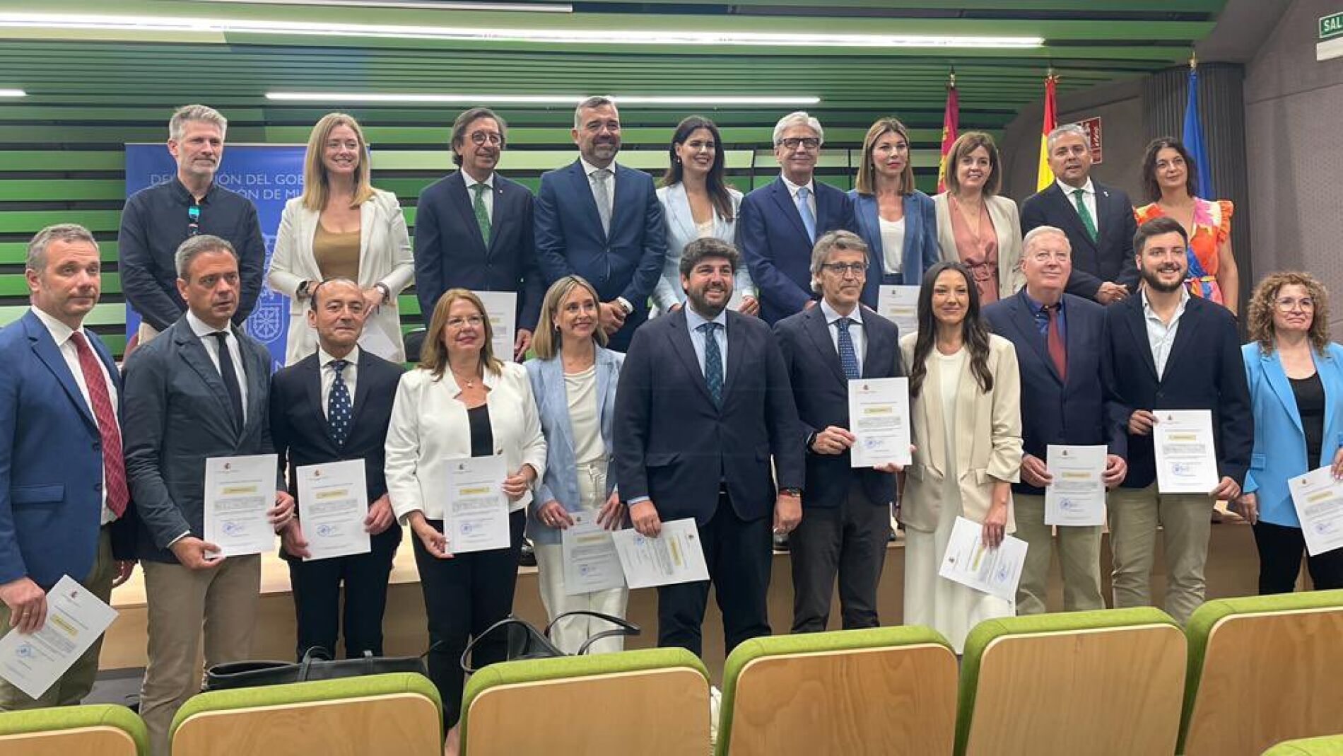 El PP ultima los acuerdos con Vox para gobernar en cuatro municipios de ...