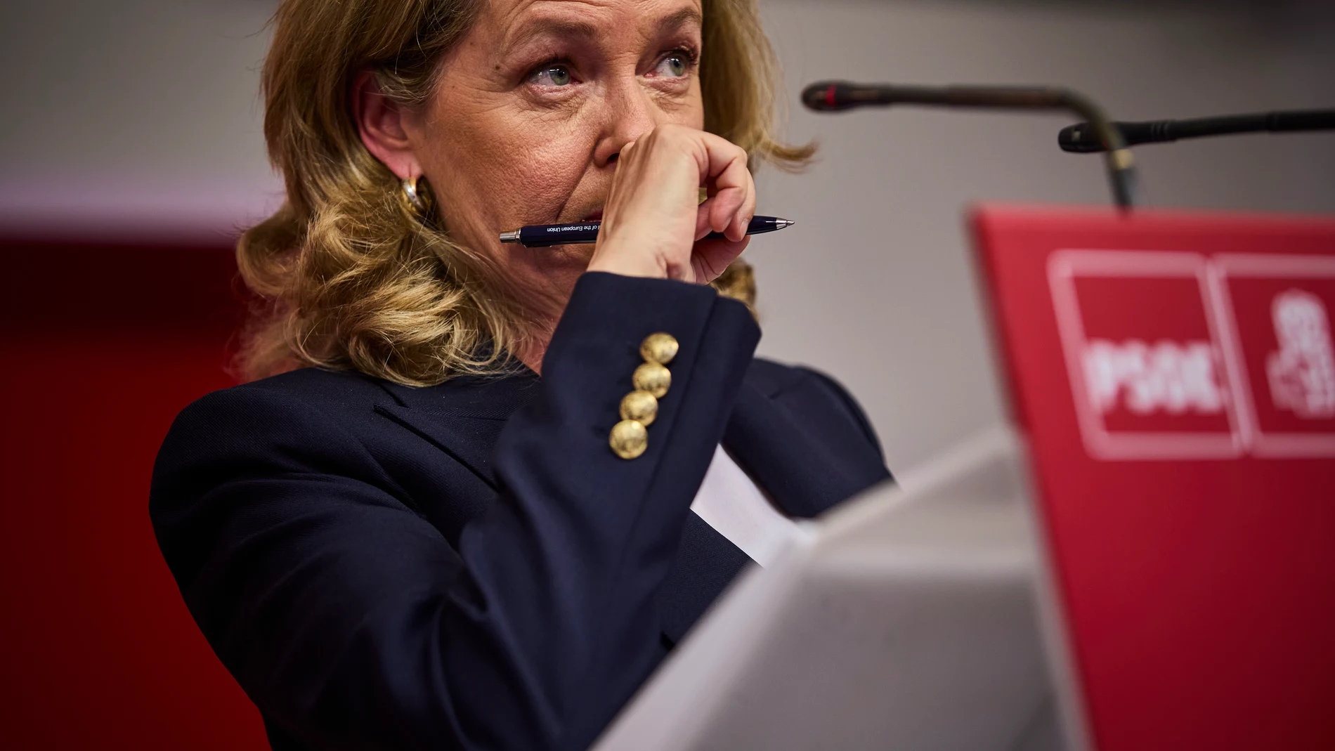 La vicepresidenta segunda del Ejecutivo, Nadia Calviño, durante la rueda de prensa posterior a la reunión este lunes de los coordinadores del programa electoral del PSOE para las elecciones del 23J, que ha sido presidida por el presidente del Gobierno y líder socialista, Pedro Sánchez © Alberto R. Roldán / Diario La Razón. 12 06 2023