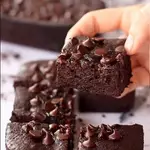 Este bizcocho de chocolate se prepara en unos minutos en el microondas