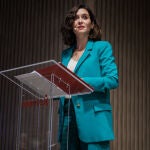 Ayuso participa en la presentación del libro 'Crónica de la degradación democrática española'