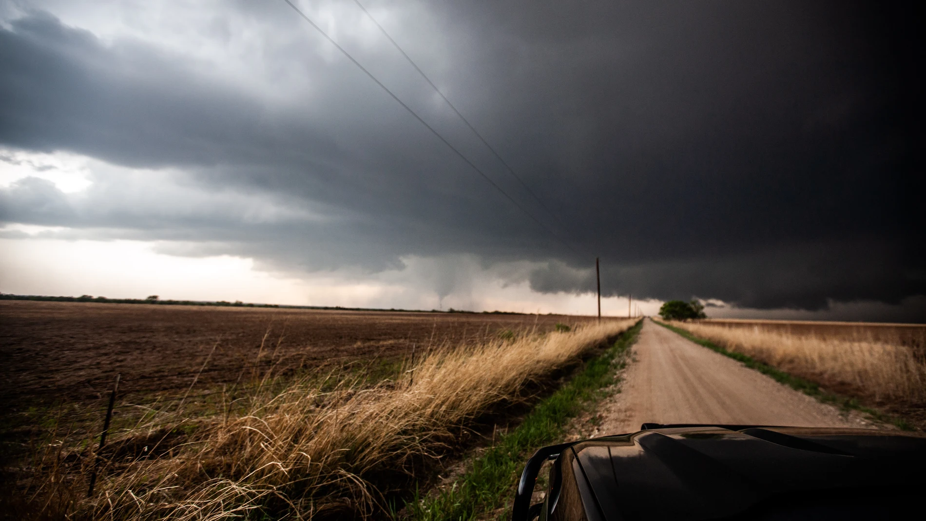 Al menos tres muertos y más de 75 heridos tras el paso de un tornado por Texas