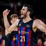 Abrines celebra un triple con el Palau