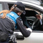 Imange de archivo de una mujer de la policía local.