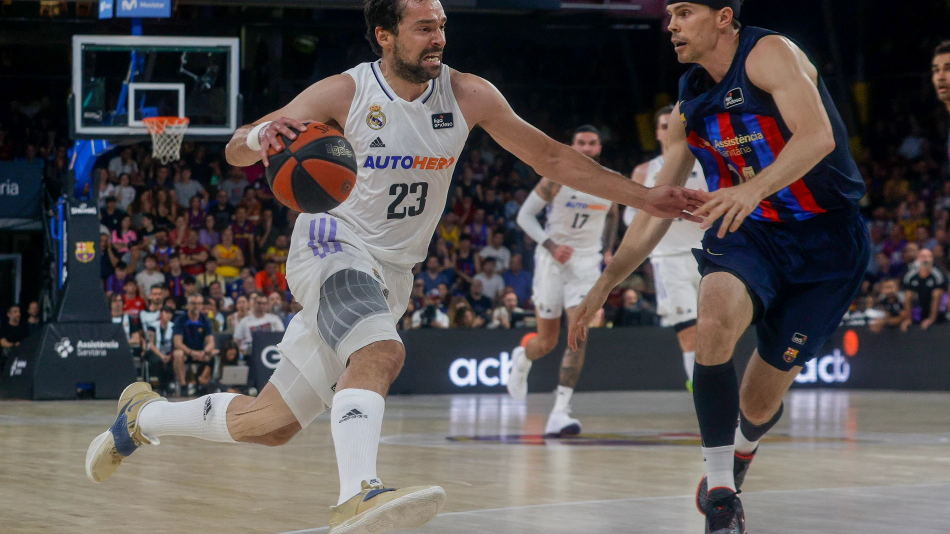 Llull, en pleno contraataque ante Kuric