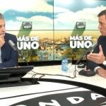 El presidente del Gobierno, Pedro Sánchez, y el periodista Carlos Alsina