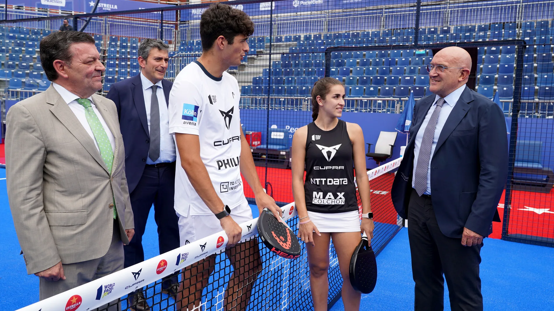 Presentación oficial del Barceló Valladolid Máster Trofeo Recoletas de pádel, en el Caja Rural de Zamora Stadium de la Plaza Mayor. Acuden los jugadores vallisoletanos Bea Caldera y Arturo Coello, número uno del mundo, así como el consejero de la Presidencia, Luis Miguel González Gago, y el alcalde de Valladolid, Jesús Julio Carnero
