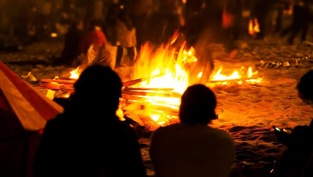 Málaga celebra la noche de San Juan por todo lo alto