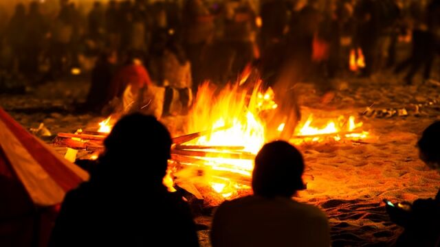 Málaga celebra la noche de San Juan por todo lo alto
