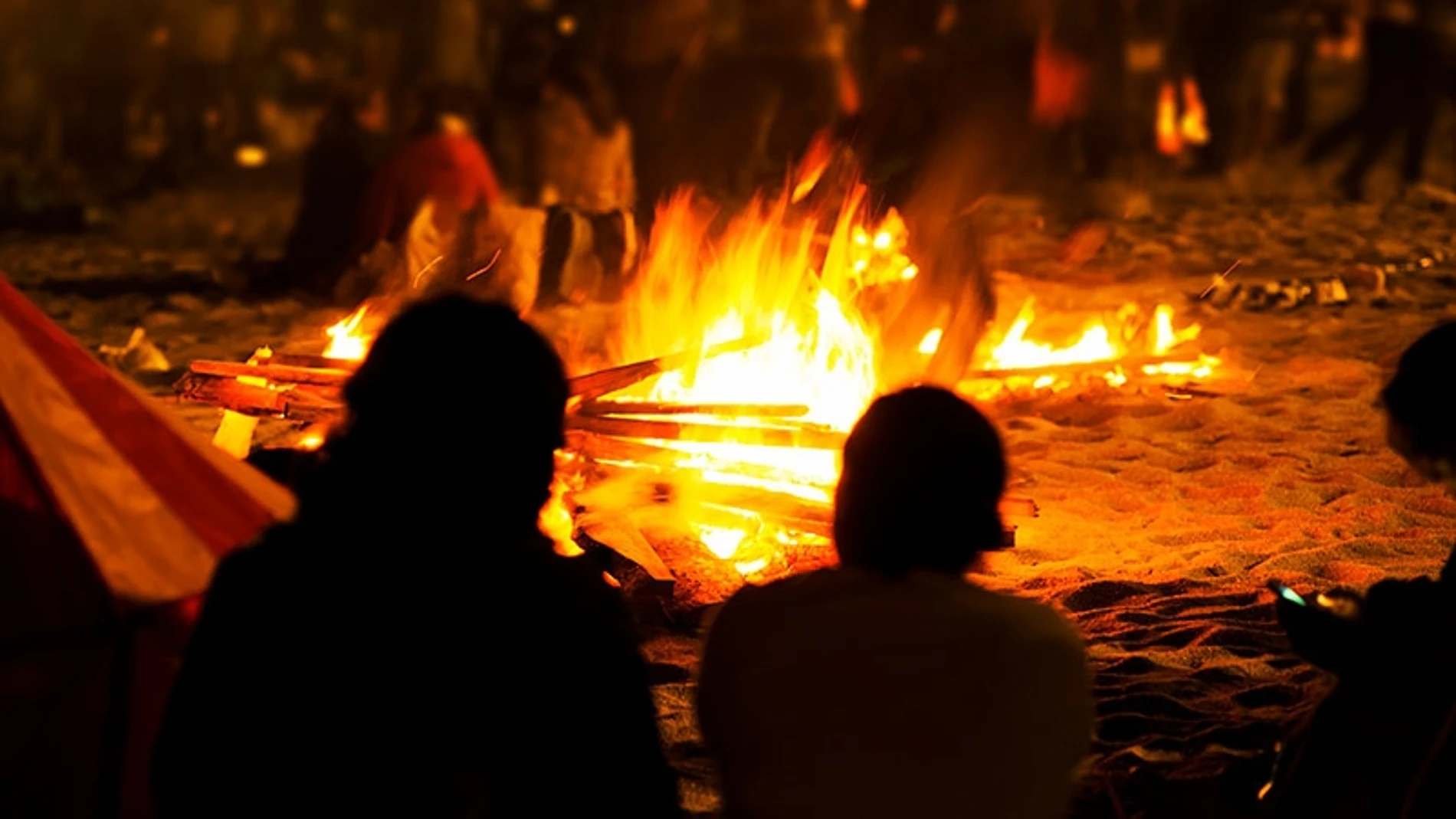 Málaga celebra la noche de San Juan por todo lo alto