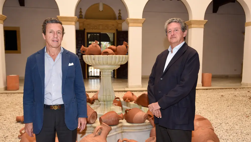 Luis García de Tejada, director general de la entidad, y Valentín Madariaga, presidente de la Fundación