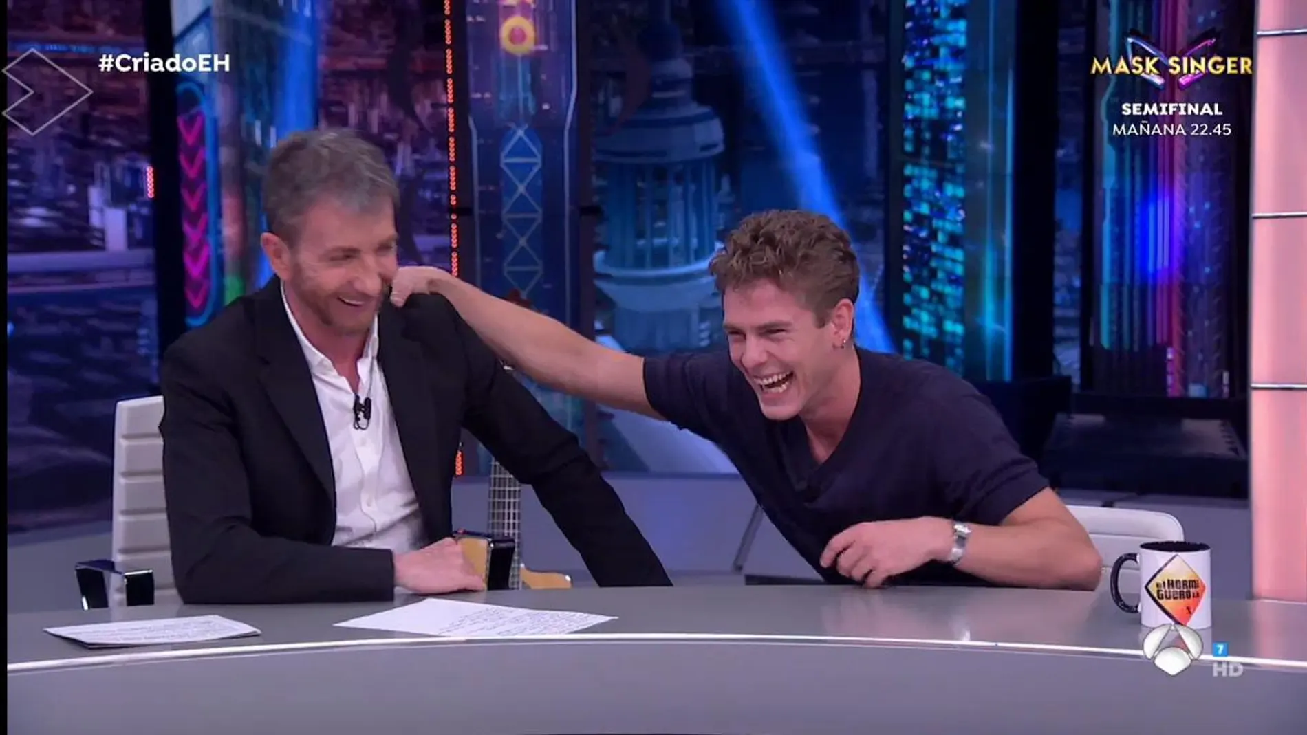 Patrick Criado muestra complicidad con Pablo Motos en el plató de 'El Hormiguero'