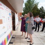 Exposición 'Caminos migrantes' para conmemorar el Día Mundial de las Personas Refugiadas, en la sede de Cruz Roja Castilla y León. Asisten, la consejera de Familia e Igualdad de Oportunidades, Isabel Blanco; la subdelegada del Gobierno en Valladolid, Alicia Villar; y la presidenta autonómica de Cruz Roja, Rosa Urbón; entre otros