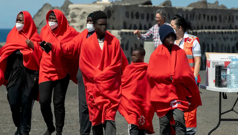 Una mujer embarazada muere en la neumática con la que trataba de llegar a Lanzarote