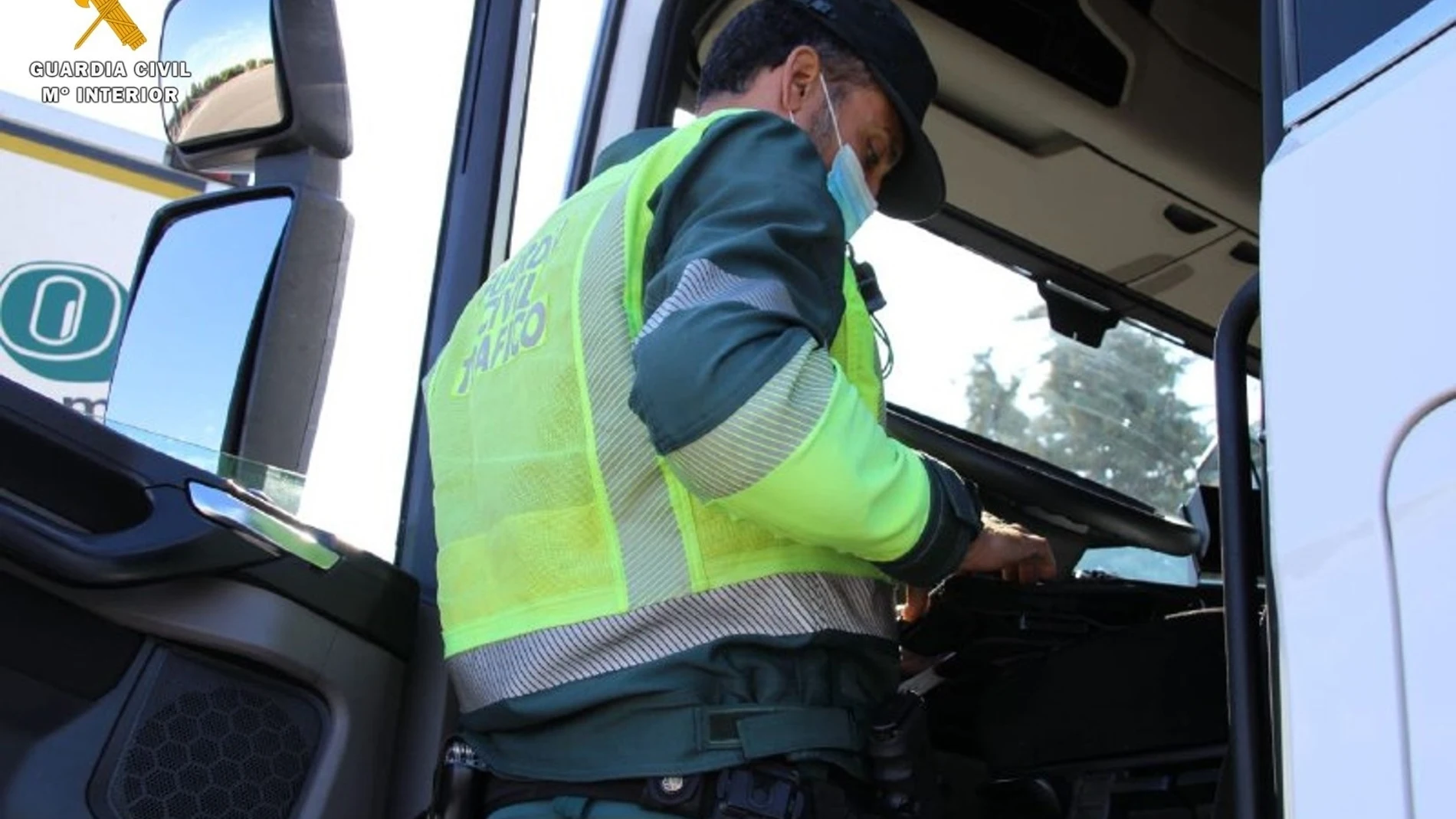 Un agente de la Guardia Civil de Tráfico