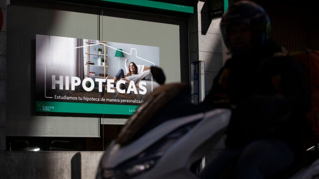 Cartel publicitario de hipotecas de una entidad bancaria.
