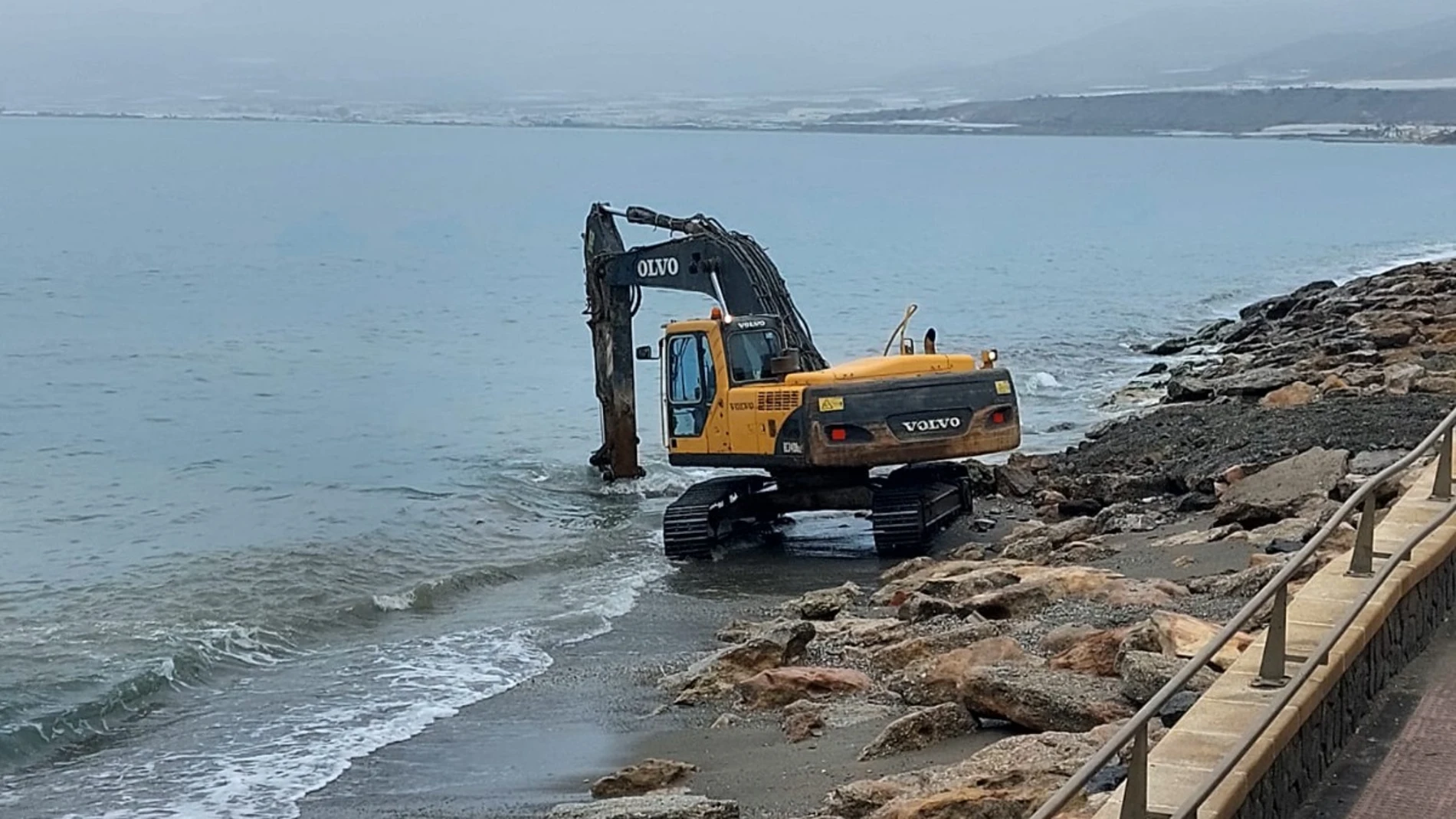 Los vecinos de Balerma han dado la voz de alarma por la situación del litoral almeriense