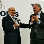 Benigno Pendás (izda.), junto a Juan Carlos Estévez, presidente de los procuradores
