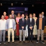 Los patrocinadores, entre los que se encuentra José Lugo, delegado de LA RAZÓN en Andalucía, posan junto a María Marí-Pérez, Marc Soustrot y Arturo Bernal, en la presentación de la Temporada 2023-2024 de la ROSS