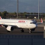 Aviones de Iberia en la Terminal T-4 del aeropuerto Adolfo Suarez Barajas.