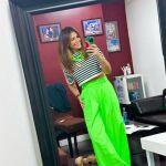Nuria Roca arriesga y deslumbra (literalmente) en El Hormiguero con un pantalón vitamina de más de 500€