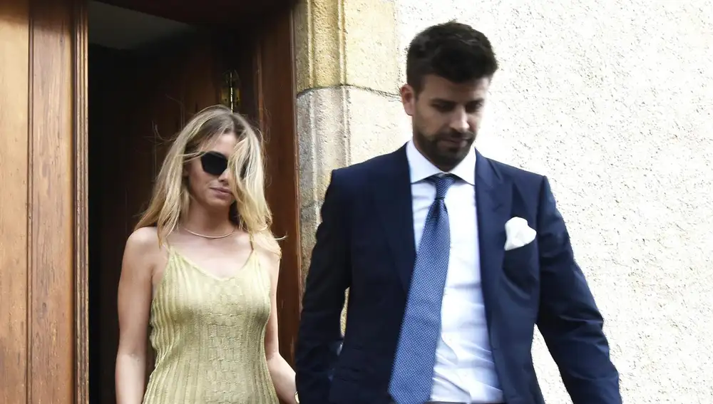 Gerard Piqué y Clara Chía acuden a la boda de Marc Piqué y María Valls