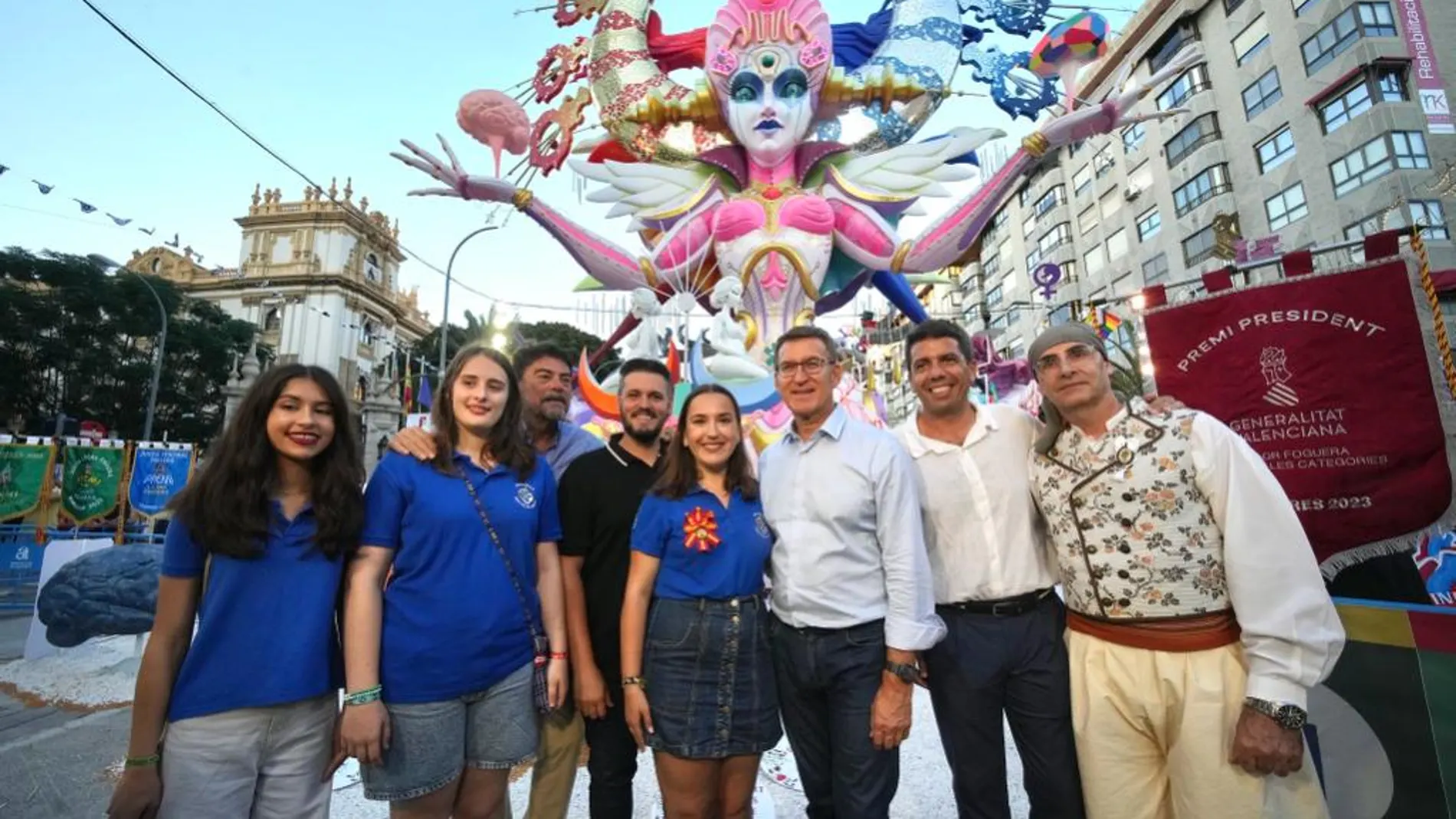 Mazón muestra a Feijóo las Hogueras de Alicante